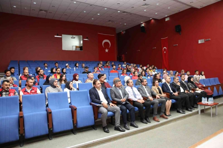 Gönüllü Gençlerle Değerlendirme Toplantısı Yapıldı