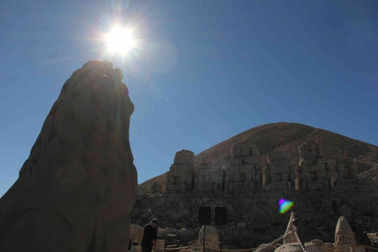 Nemrut Dağı Zirvesinde Güneş Tutulması Heyecanı