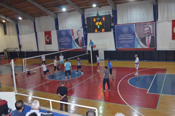 Kahta’da Okullararası Voleybol Turnuvası