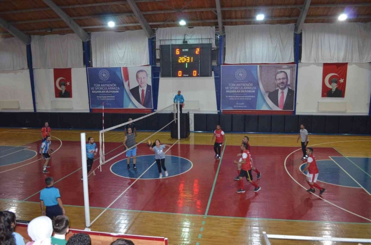 Kahta’da Okullararası Voleybol Turnuvası