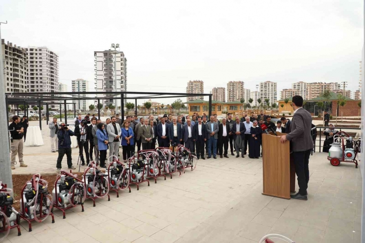 Diyarbakır’da Yılda 800 Bin Ton Süt Elde Eden Üreticiye Süt Sağım Makinesi Dağıtıldı