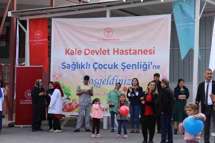 Hastane Bahçesinde Çocuk Şenliği