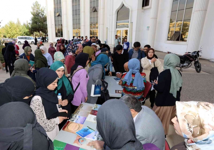 Gaün’de Kitap İmza Şöleni