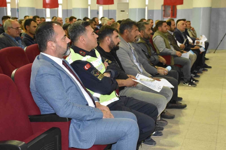 Öğrenci Servis Şoförlerine Seminer Verildi