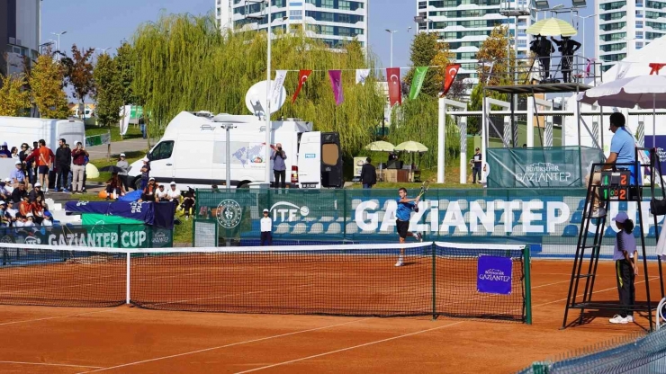 Uluslararası Gaziantep Cup Tenis Turnuvası’nda Finalistler Kupalarına Kavuştu