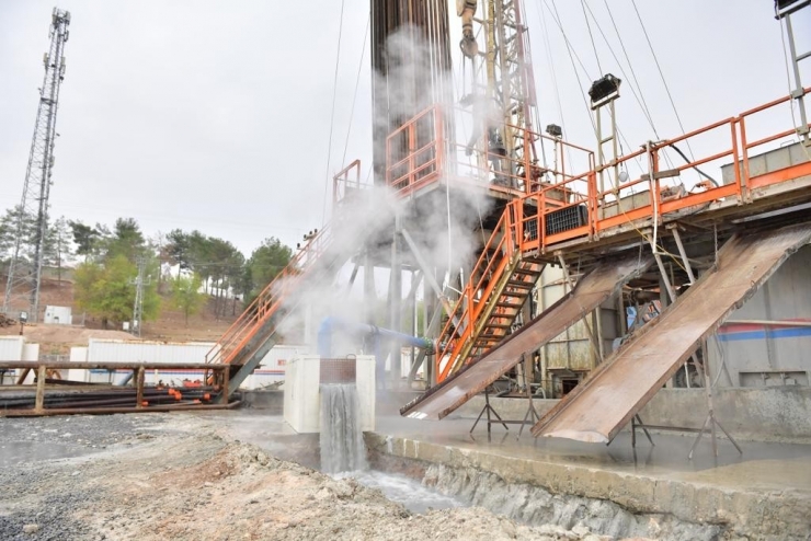 2 Bin Metre Derinlikte Jeotermal Su Kaynağına Ulaşıldı