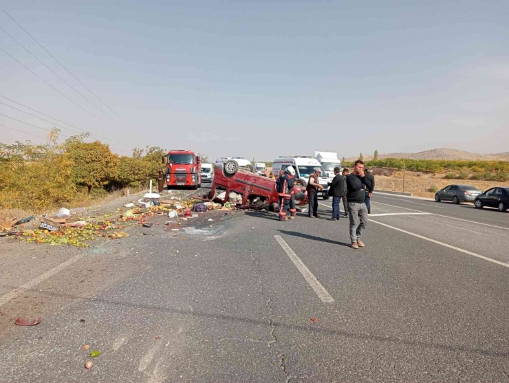 Kontrolden Çıkan Araç Takla Attı: 2 Yaralı