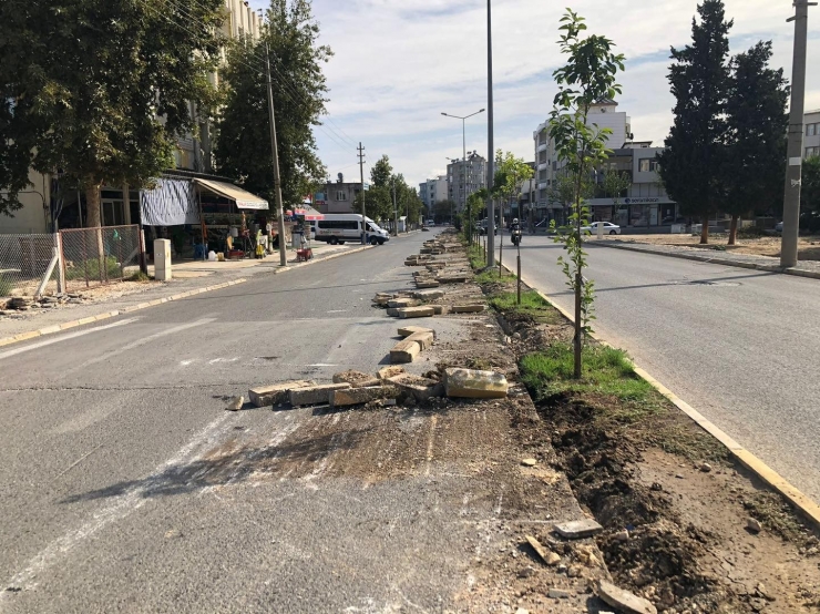 Karapınar Caddesi’nde Refüj Düzenleme Çalışması Yapılıyor