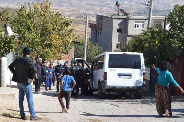 Besni’de Alacak Verecek Kavgası: 1 Yaralı