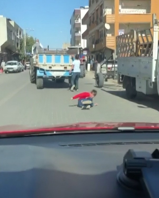 Traktör Römorkuna Asılan Çocuk Ölümden Döndü