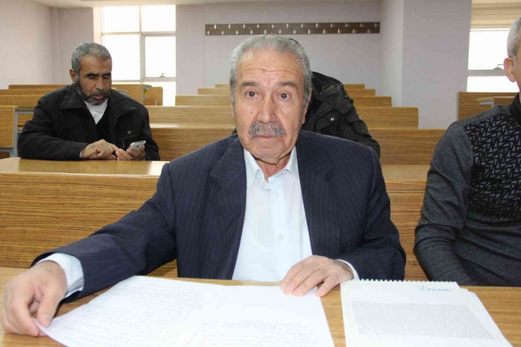 75 Yaşında 47 Yıllık Üniversite Hasretini Giderdi