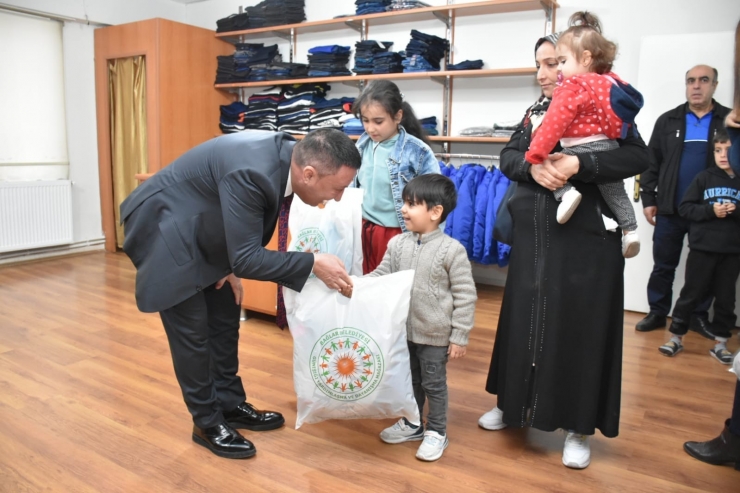 Çocukların Bedeni Isındı, Yüzü Güldü