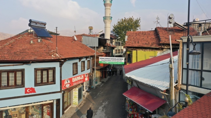 Konak’ın Geleneksel Yapıları ‘sokak Sağlıklaştırma’ Projeleriyle Aslına Kavuşuyor