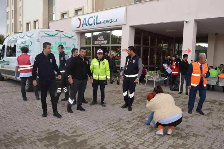 Besni Devlet Hastanesinde Yapılan Tatbikat Gerçeği Aratmadı