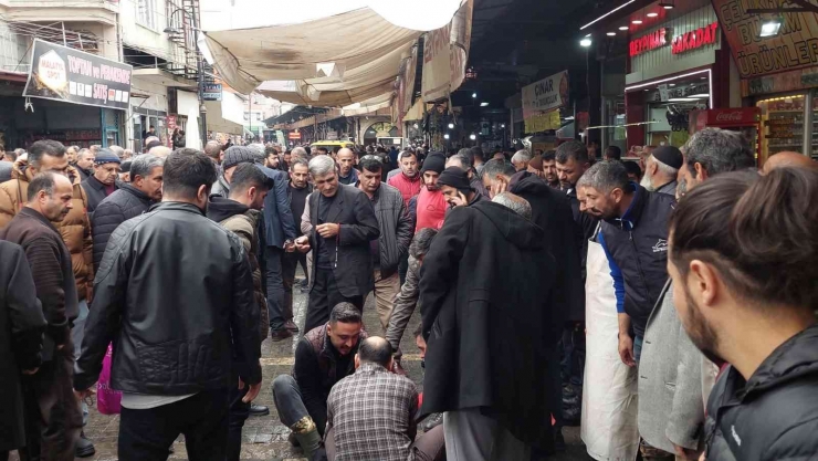 Seyyar Satıcıların Kavgası Kanlı Bitti: 1 Ağır Yaralı