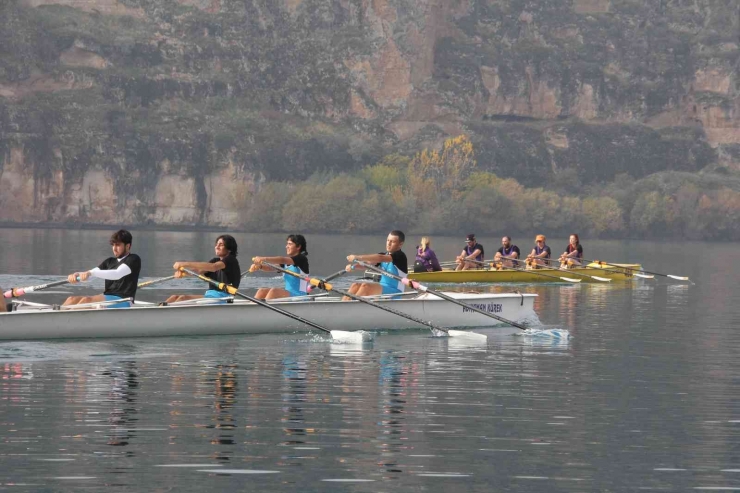 Türkiye’nin İlk Kürek Maratonu Adıyaman’da Başladı