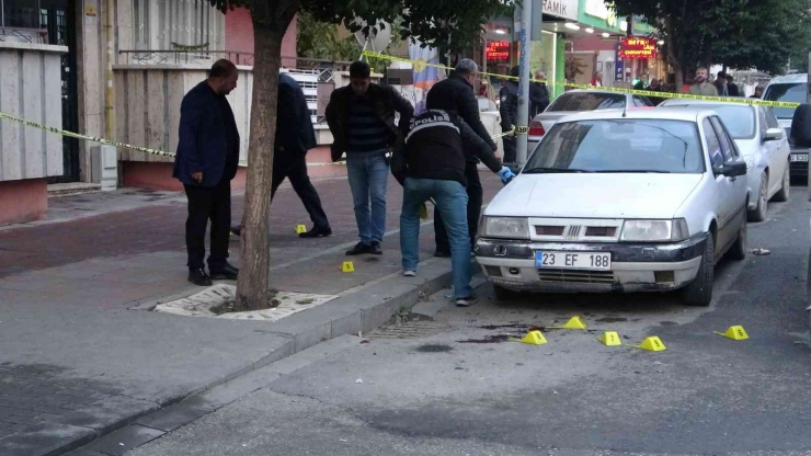 Sokak Ortasında Amcasına Kurşun Yağdırdı