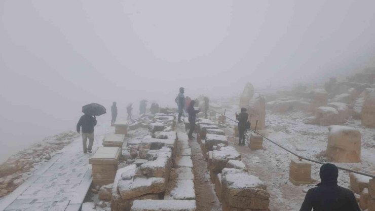 Nemrut Dağı’nda Kar Yağışı Başladı