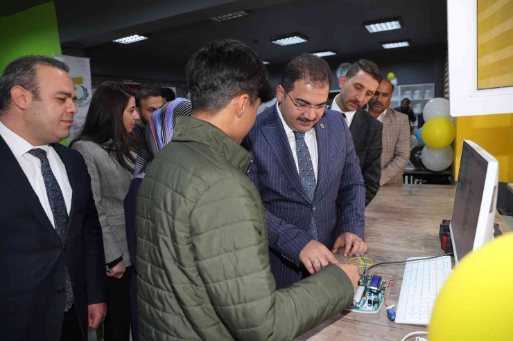 Bilgi Yarışmasını Kazanan Okula Stem Merkezi Kazandırıldı