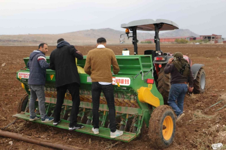 Taşımalı Eğitim Gören ‘liseli Çiftçiler’ Tarımda Üretim Merkezi Olma Yolunda