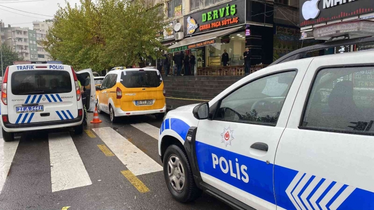 Diyarbakır’da Boşanma Aşamasındaki Erkek, Eşinin Evine Çıkıp Bıçakladı