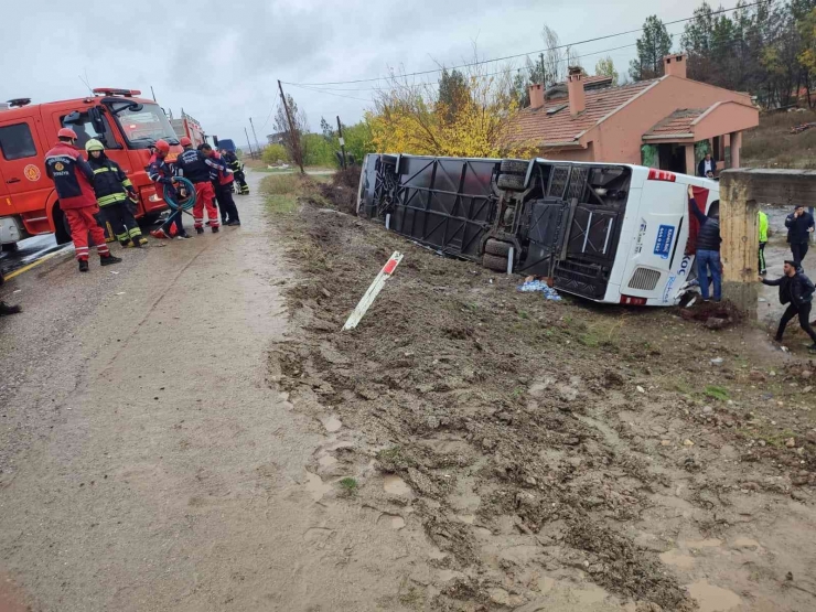 Diyarbakır’da Yolcu Otobüsü Devrildi: 3’ü Ağır 33 Yaralı