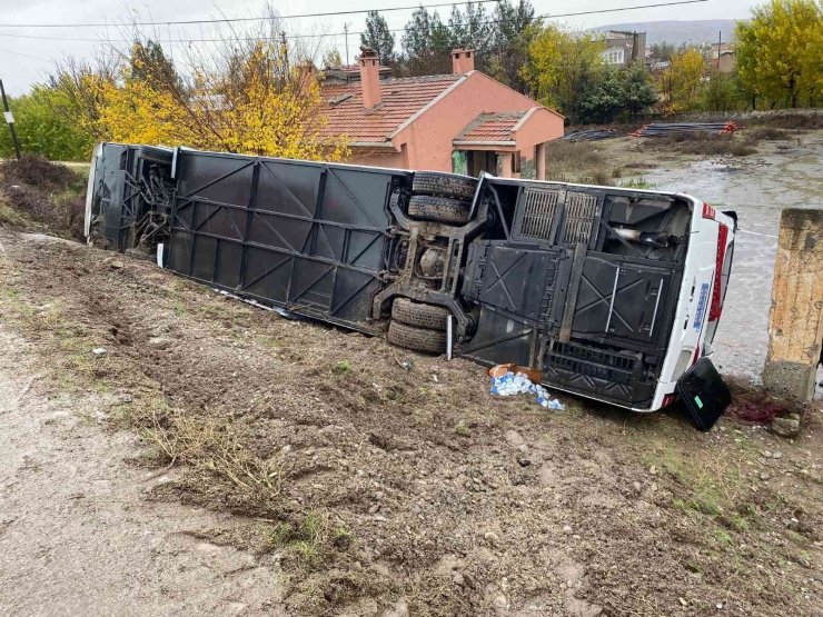 Diyarbakır’da Yolcu Otobüsü Devrildi: 3’ü Ağır 33 Yaralı