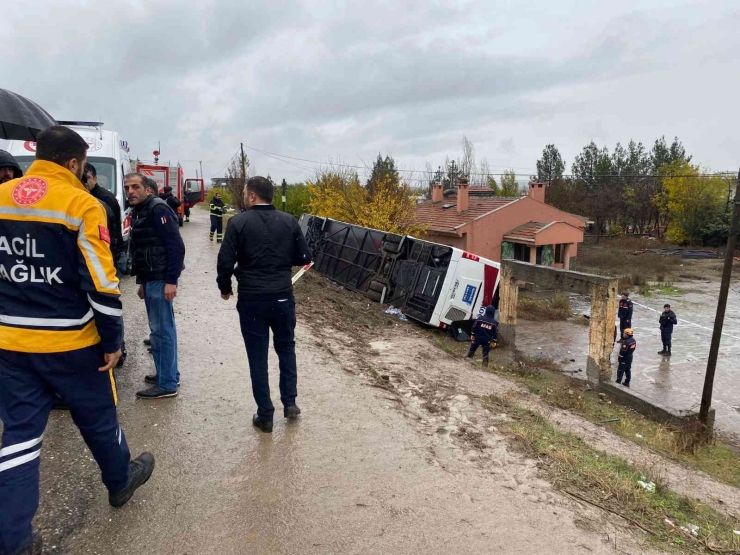 Diyarbakır’da Yolcu Otobüsü Devrildi: 3’ü Ağır 33 Yaralı