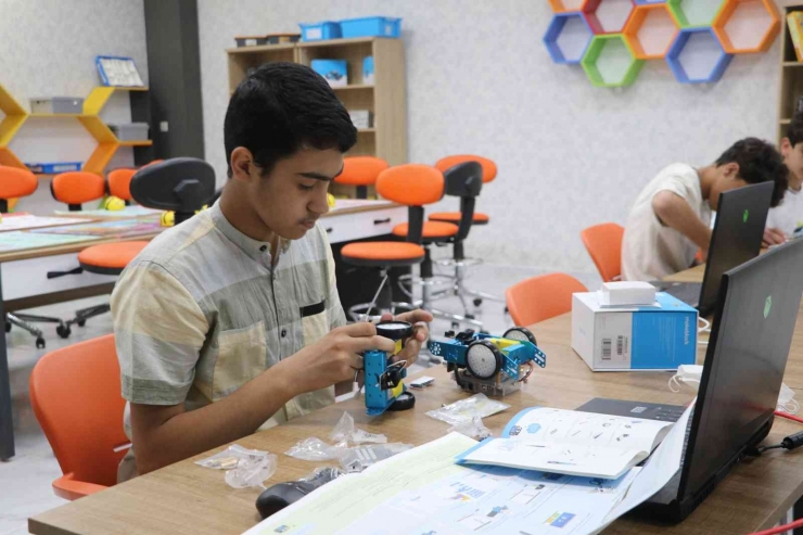 Gençler İçin Robotik Kodlama Kursu Açılıyor