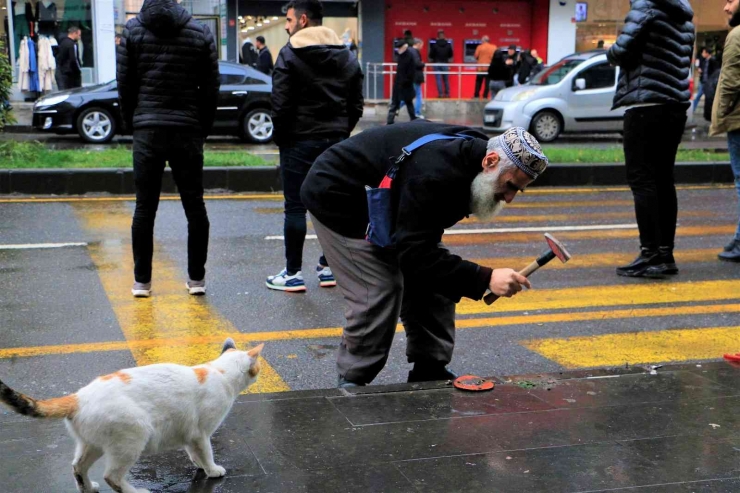 Metropol Kentin Çekiçli Hayırseveri