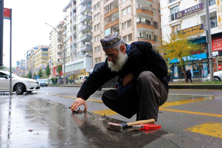 Metropol Kentin Çekiçli Hayırseveri