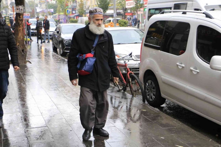 Metropol Kentin Çekiçli Hayırseveri