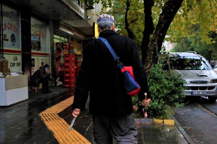 Metropol Kentin Çekiçli Hayırseveri