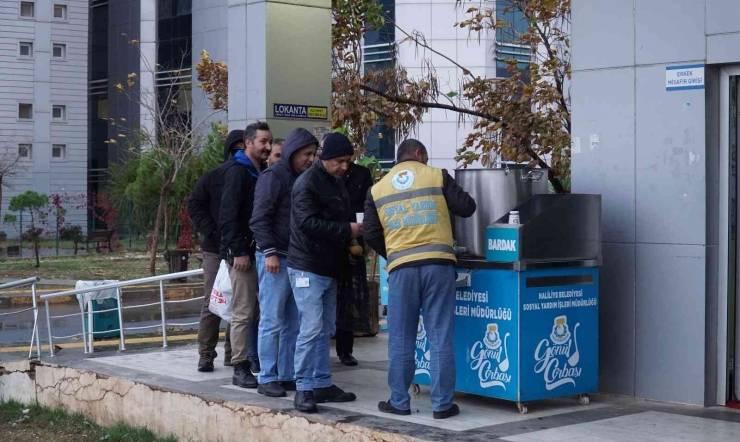 Haliliye’de Gönülleri Isıtan Çorba İkramı