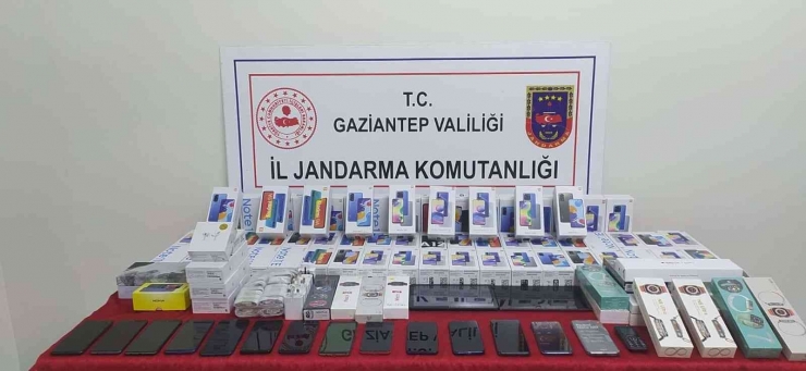 Gaziantep’te 1,5 Milyon Liralık Kaçak Teknolojik Ürün Ele Geçirildi