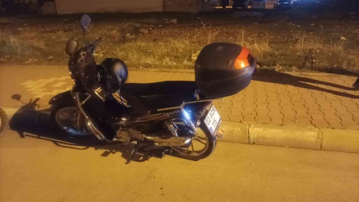 Devrilen Motosikletin Sürücüsü Yaralandı