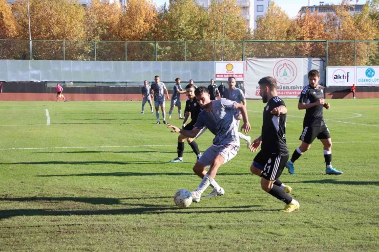 Karaköprü Belediyespor Zirveye Yürüyor