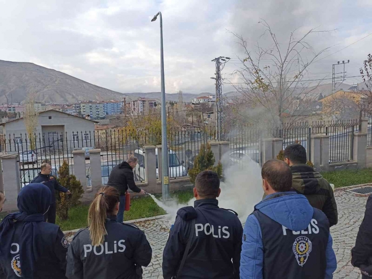 Emniyet Görevlilerine Yangın Ve Deprem Tatbikatı