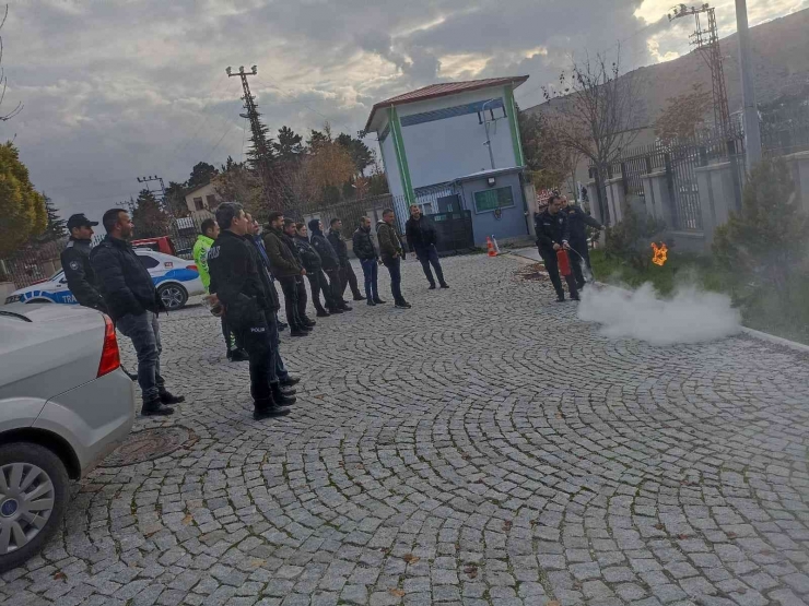 Emniyet Görevlilerine Yangın Ve Deprem Tatbikatı