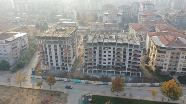 Yeşilyurt’a Sağlam Ve Modern Binalar İnşa Ediliyor