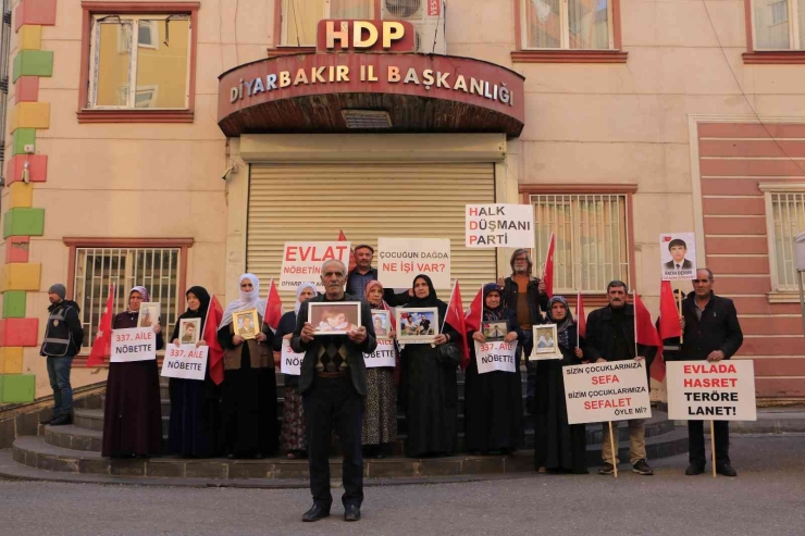 Diyarbakır’da Evlat Nöbetine 2 Aile Daha Katıldı