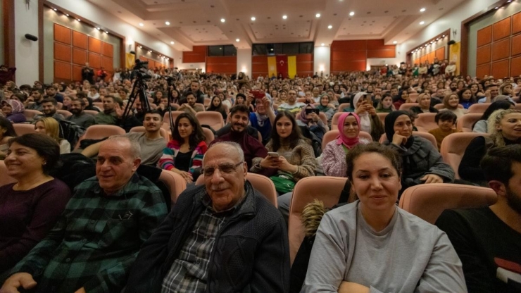 “müslüm Gürses Şarkıları” Konseri Yoğun İlgi Gördü