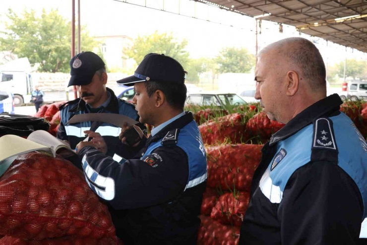 Şanlıurfa’da 22 Ton Çürümüş Soğan Ele Geçirildi