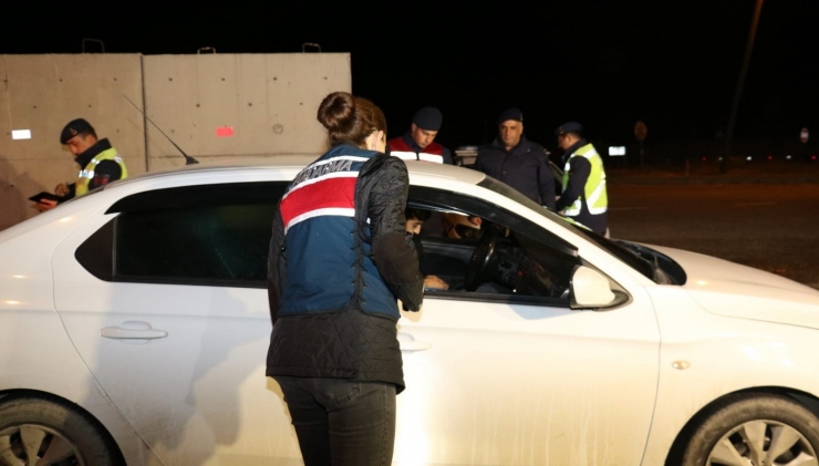 Jandarmadan Yabancı Uyruklu Şahıslara Şok Uygulama