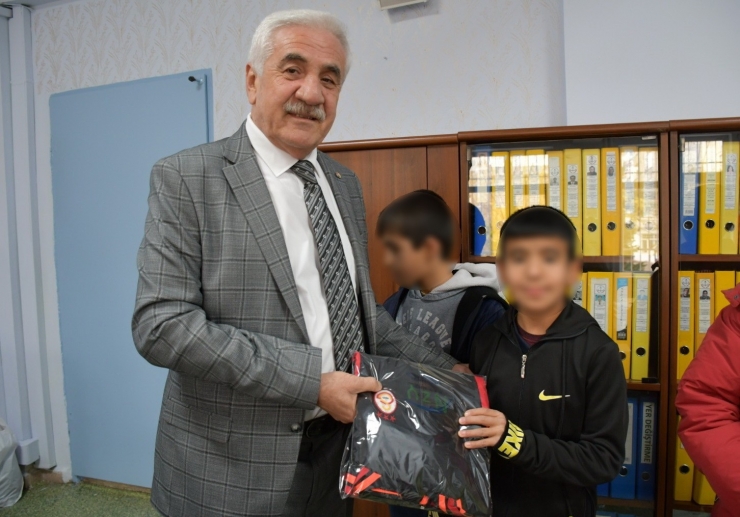 Atso’nun Kıyafet Yardımı Devam Ediyor