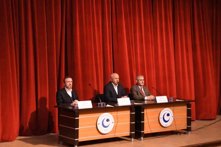 Üniversitede, “islam Medeniyetinin İnşasında Sünnet” Paneli Düzenlendi