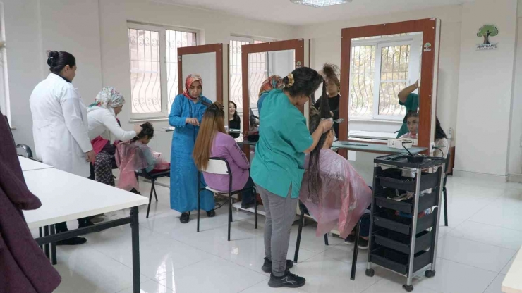 Kuaförlük Ve Cilt Bakım Kursuna Yoğun İlgi