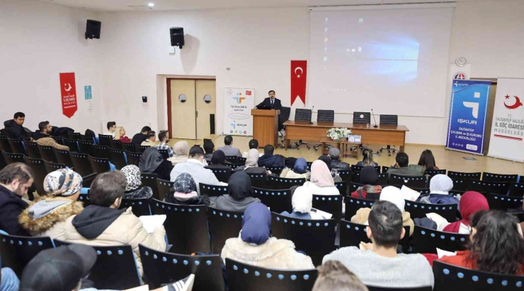 Yabancı Öğrencilere Göç İdaresinin İşleyişi Anlatıldı