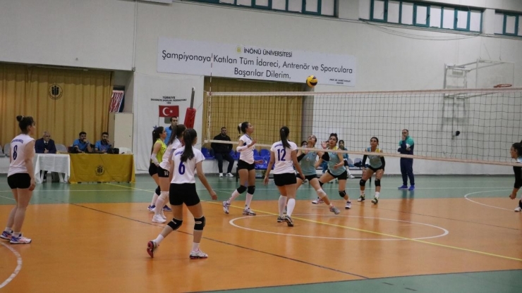 Öğrencilerde Ünilig Voleybol Heyecanı