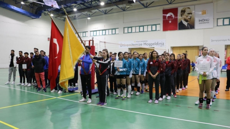 Öğrencilerde Ünilig Voleybol Heyecanı